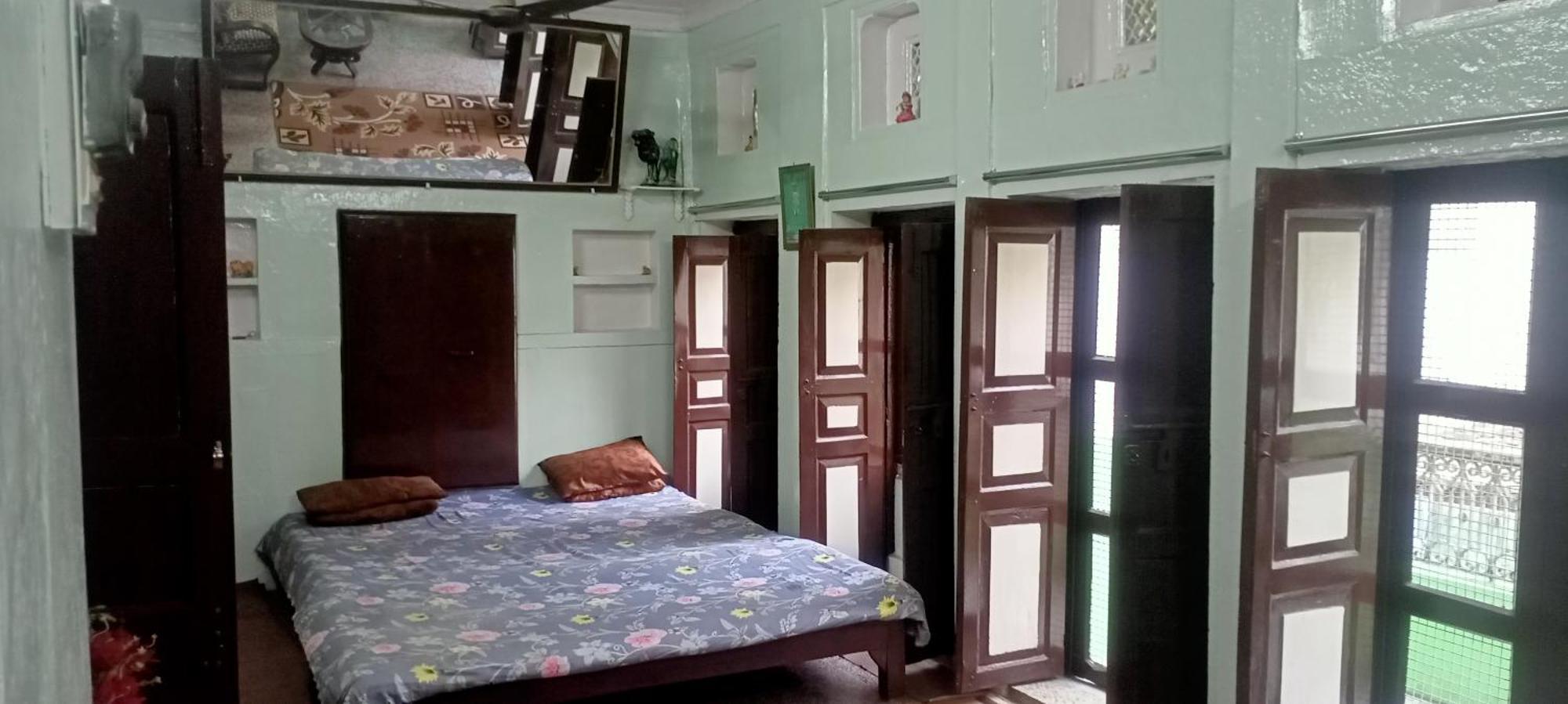 Feel Aesthetic Kashi Guest house